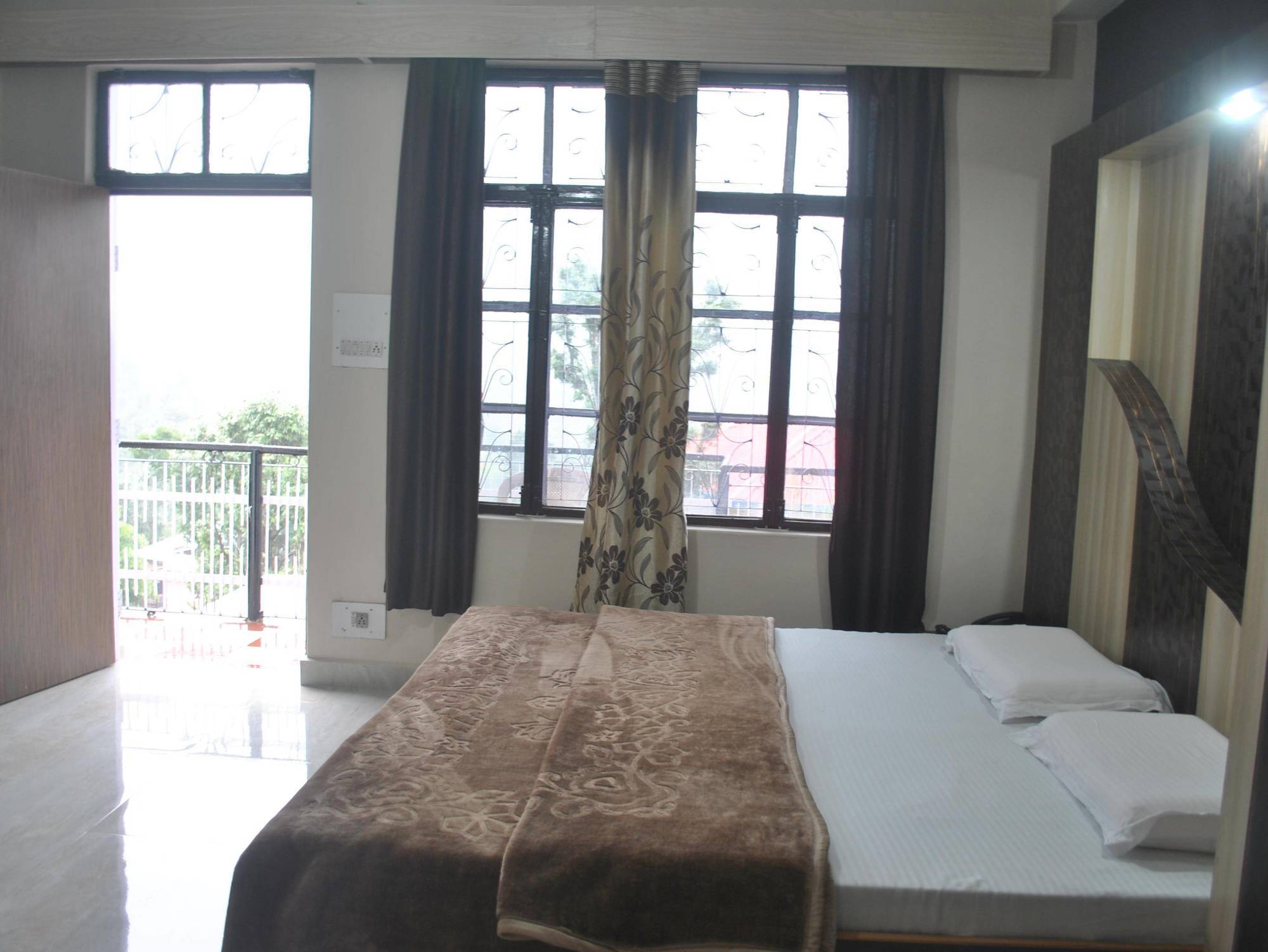 Dharamkot Inn Dharamshala Bagian luar foto